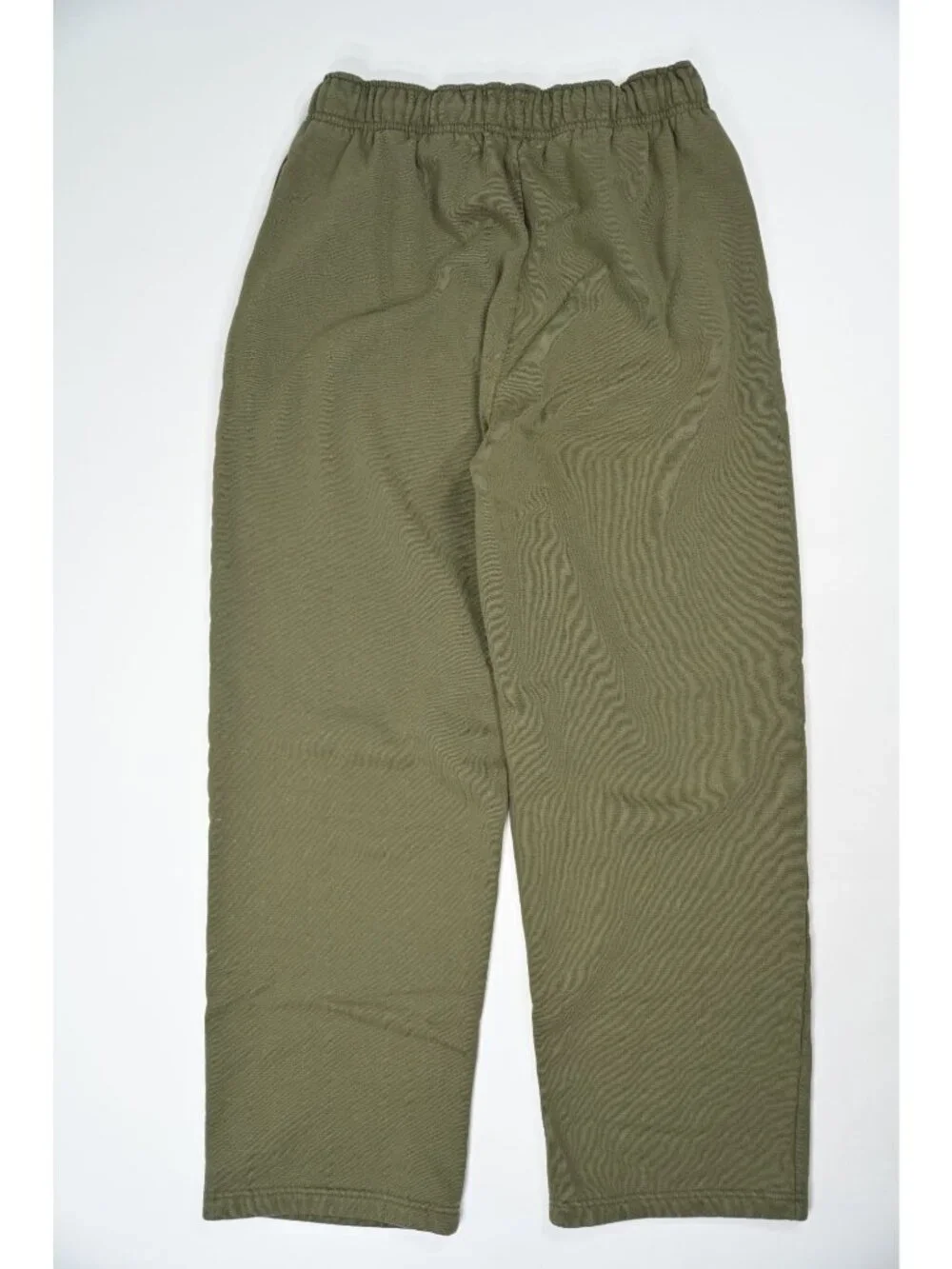ALO Yoga Accolade Straight Leg Sweatpants in Green Olive